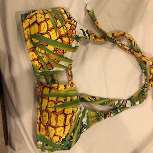 Pineapple bikini top with cutout and striped back